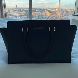 Michael Kors Saffiano Handle Bag